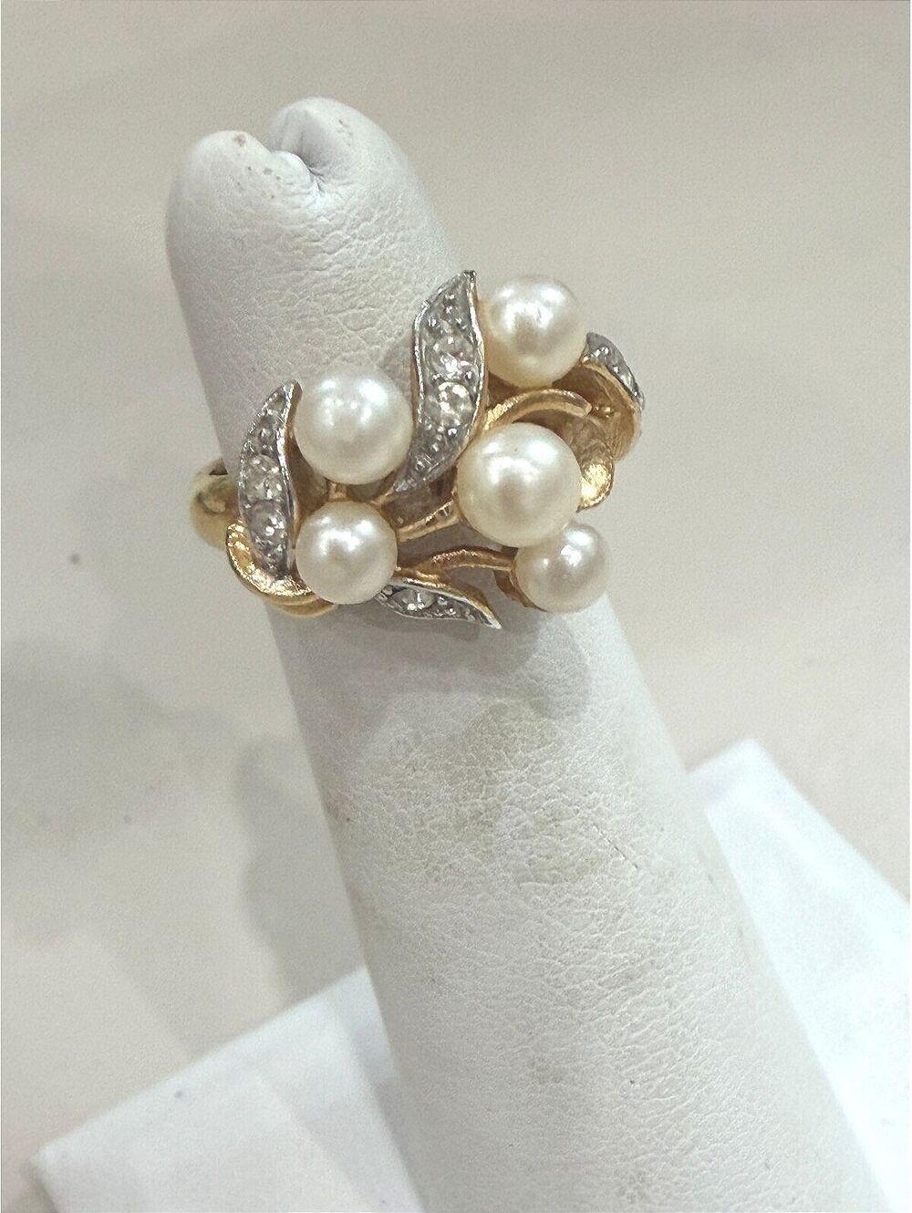 Vintage Avon Gold Tone Pearl and Rhinestone Floral Ring Size 4.5